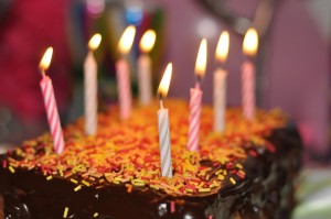 birthday cake at kids birthday party